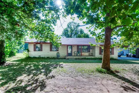 108 S 3rd St, Stroud, OK 74079