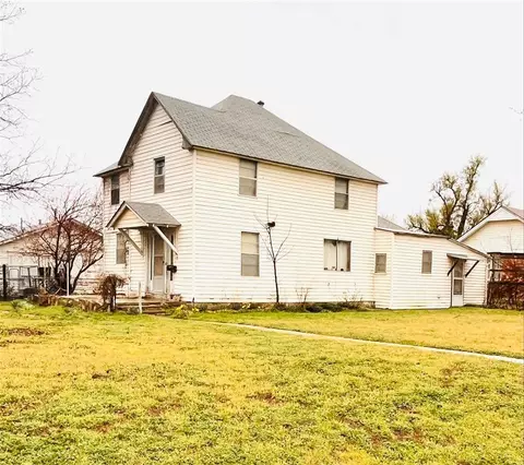 319 N Wikoff Ave, Watonga, OK 73772