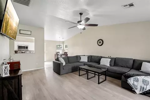 9117 Checkerbloom Dr, Oklahoma City, OK 73165