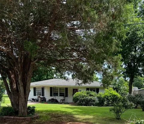 104 E Gardner St, Pauls Valley, OK 73075