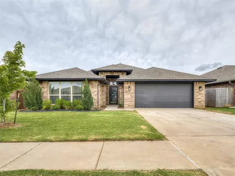 11604 SW 9th St, Yukon, OK 73099