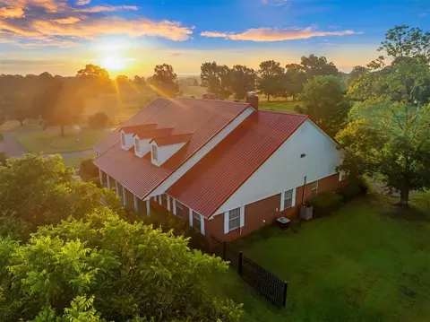 802 N Denison Rd, Idabel, OK 74745