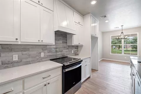 Kitchen - 203 W Holly St, Tuttle, OK 73089 photo 5 of 5