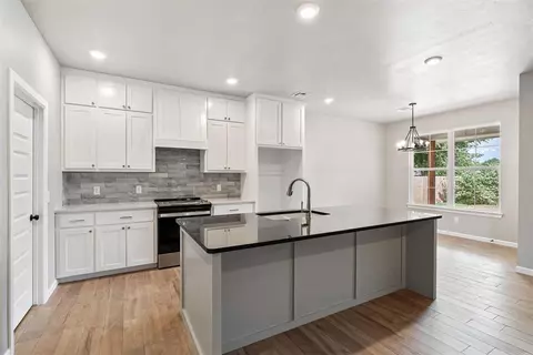 Kitchen - 203 W Holly St, Tuttle, OK 73089 photo 1 of 5