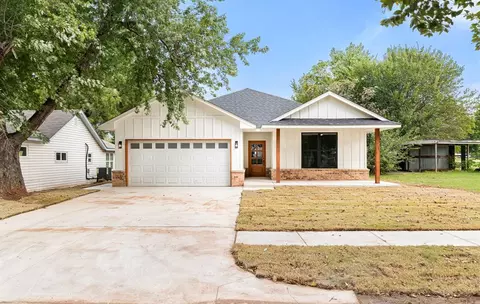 203 W Holly St, Tuttle, OK 73089