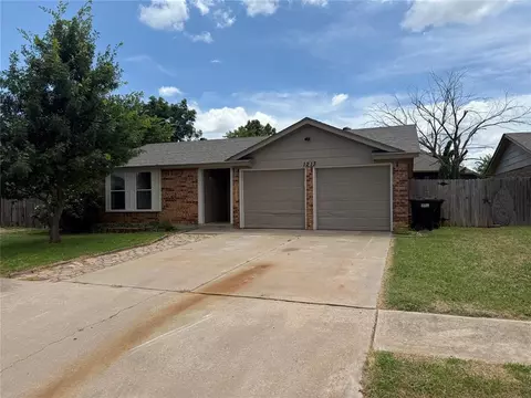 1213 Dreessen Dr, Moore, OK 73160