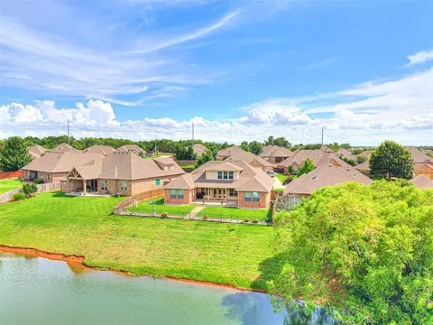 19420 Crest Ridge Dr, Edmond, OK 73012