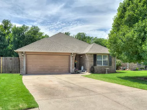 805 S Castle Rock Ln, Mustang, OK 73064