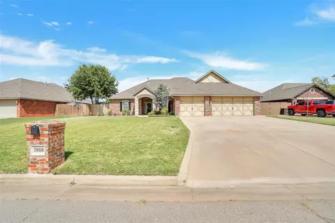 3808 Heritage Trl, Altus, OK 73521