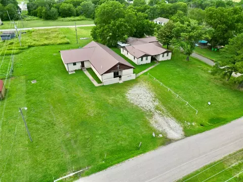 915 E Boston St, Okemah, OK 74859