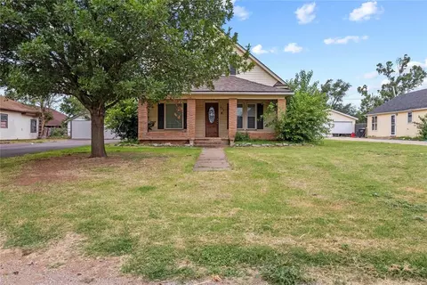 625 N Broadway St, Hydro, OK 73048