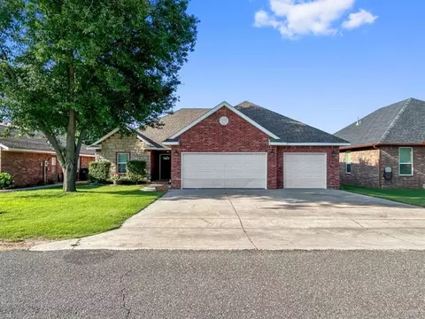 702 E Johnson St, Lexington, OK 73051