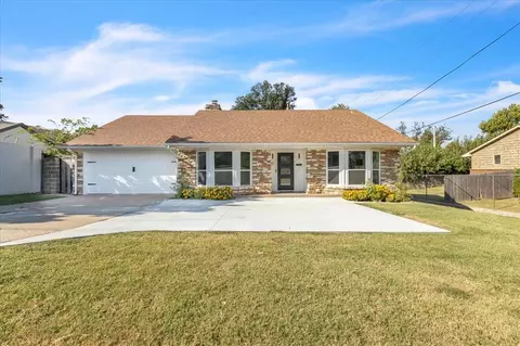 1301 NW 63rd St, Nichols Hills, OK 73116