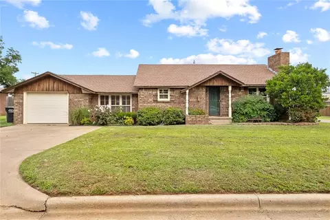 801 N 6th St, Thomas, OK 73669