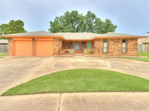 1309 Cedarbrook Ln, Moore, OK 73170