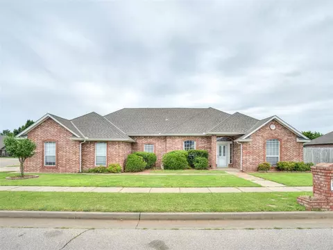12621 Kingsgate Dr, Oklahoma City, OK 73170