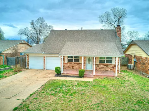 1116 Cavalier St, Moore, OK 73160