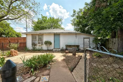 Exterior - 423 E Noble Ave, Guthrie, OK 73044 photo 9 of 11