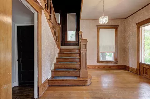 Entry Way - 423 E Noble Ave, Guthrie, OK 73044 photo 2 of 4