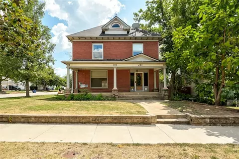 423 E Noble Ave, Guthrie, OK 73044