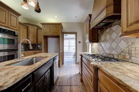 Kitchen - 423 E Noble Ave, Guthrie, OK 73044 photo 3 of 5