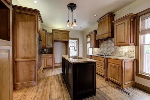 Kitchen - 423 E Noble Ave, Guthrie, OK 73044 photo 2 of 5