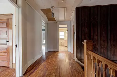 Entry Way - 423 E Noble Ave, Guthrie, OK 73044 photo 3 of 4