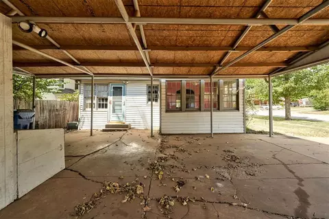 Exterior - 423 E Noble Ave, Guthrie, OK 73044 photo 11 of 11