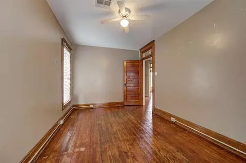 Bedroom - 423 E Noble Ave, Guthrie, OK 73044 photo 4 of 8