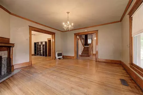 Living - 423 E Noble Ave, Guthrie, OK 73044 photo 3 of 6