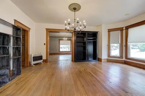Living - 423 E Noble Ave, Guthrie, OK 73044 photo 6 of 6