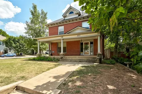 Exterior - 423 E Noble Ave, Guthrie, OK 73044 photo 4 of 11