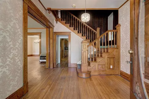 Entry Way - 423 E Noble Ave, Guthrie, OK 73044 photo 1 of 4