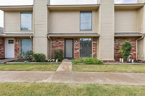 1221 Sequoyah St #D, Edmond, OK 73003