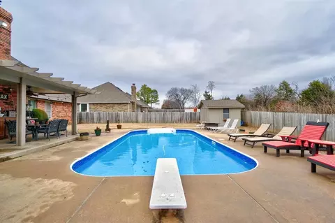 301 Club House Dr, Shawnee, OK 74801