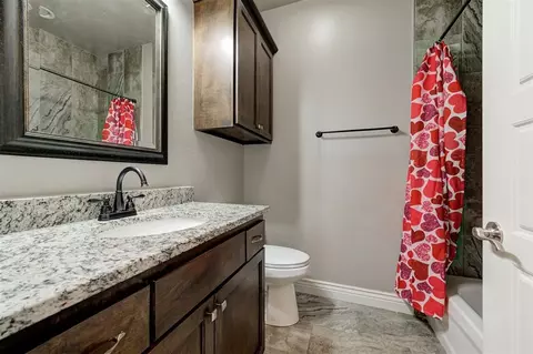 Bath - 15728 Egerton Pl, Edmond, OK 73013 photo 5 of 6