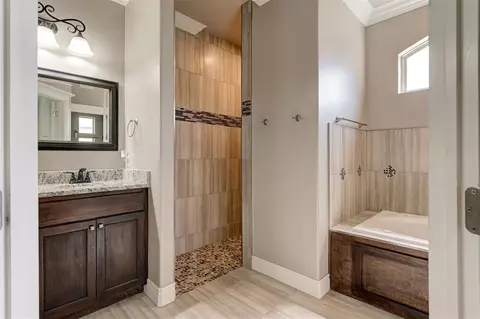 Bath - 15728 Egerton Pl, Edmond, OK 73013 photo 2 of 6