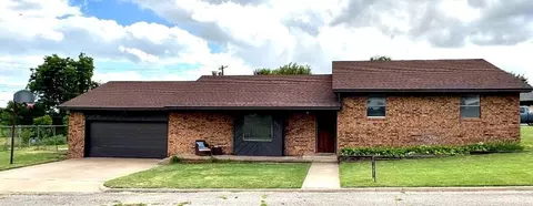 711 Villa Pl, Watonga, OK 73772