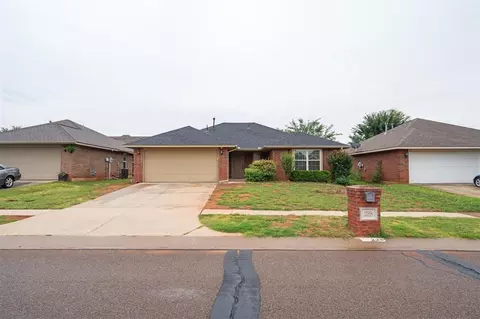 228 Tecumseh Meadows Dr, Norman, OK 73069