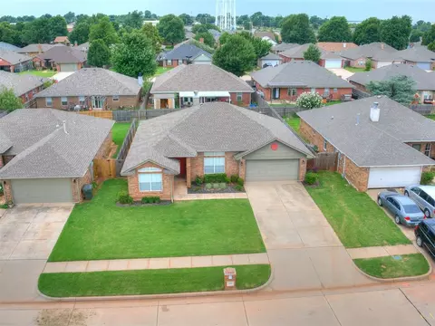 704 Mcconnell Dr, Yukon, OK 73099