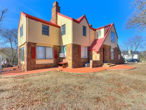16 Oakwood Dr, Forest Park, OK 73121
