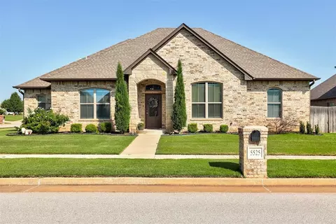 5525 Ledgestone Dr, Mustang, OK 73064