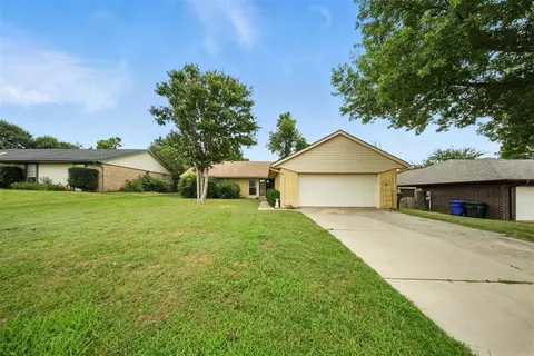 2255 Lindenwood Ln, Norman, OK 73071