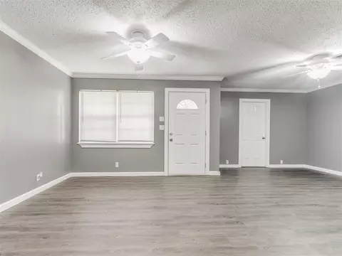 425 W Linden Dr, Mustang, OK 73064