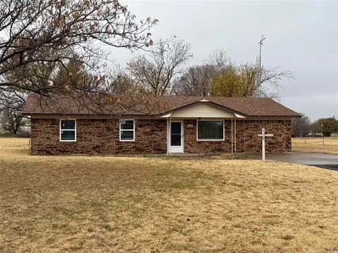 10009 N Lark Rd, Weatherford, OK 73096