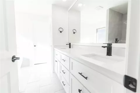 Bath - 3104 Warwick Way, Moore, OK 73160 photo 1 of 6