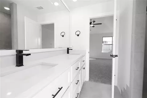Bath - 3104 Warwick Way, Moore, OK 73160 photo 2 of 6