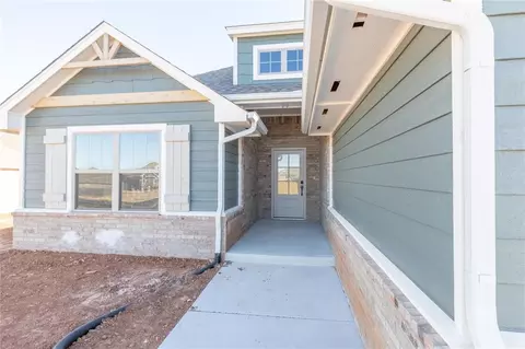Exterior - 3104 Warwick Way, Moore, OK 73160 photo 2 of 5
