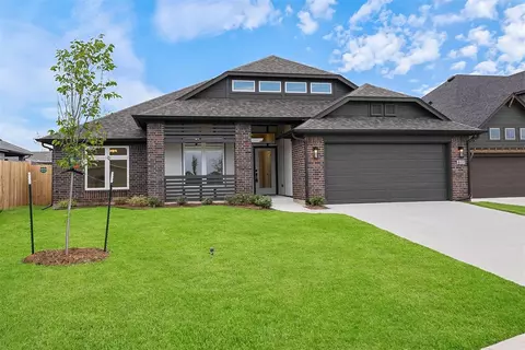 801 Caladium Dr, Yukon, OK 73099