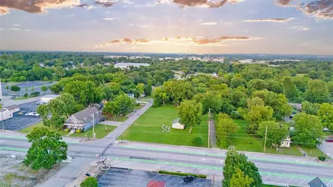 901 S Main St, Broken Arrow, OK 74012